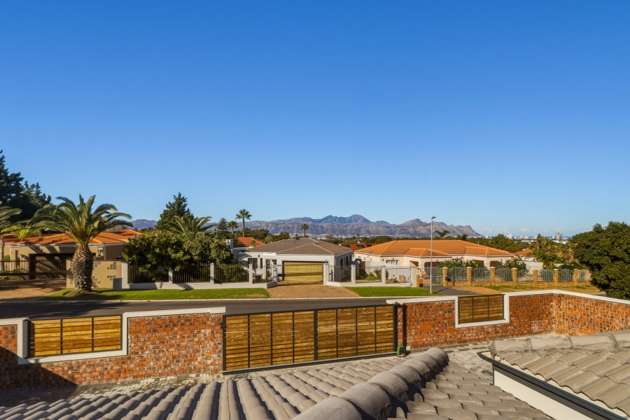 4 Bedroom Property for Sale in Somerset Ridge Western Cape